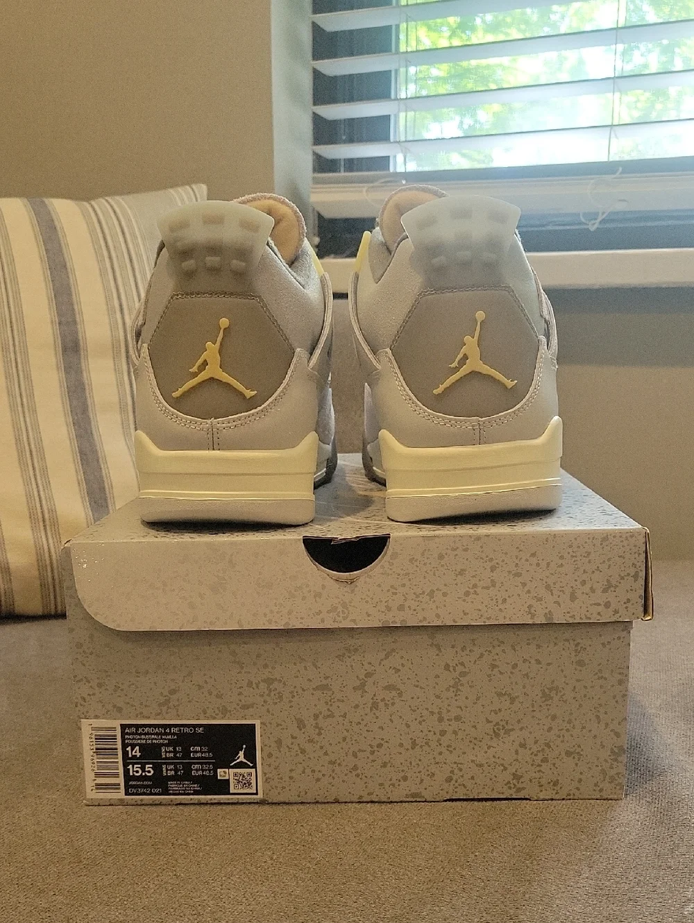 AIR JORDAN 4 RETRO SE - PHOTON DUST/PALE VANILLA - SIZE 14